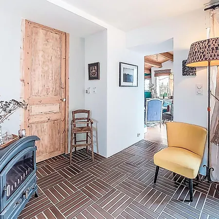 Casa vacanze Charme Et Confort En Bord De By Interhome