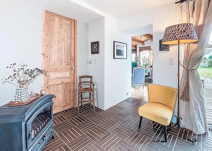 Casa vacanze Charme Et Confort En Bord De By Interhome