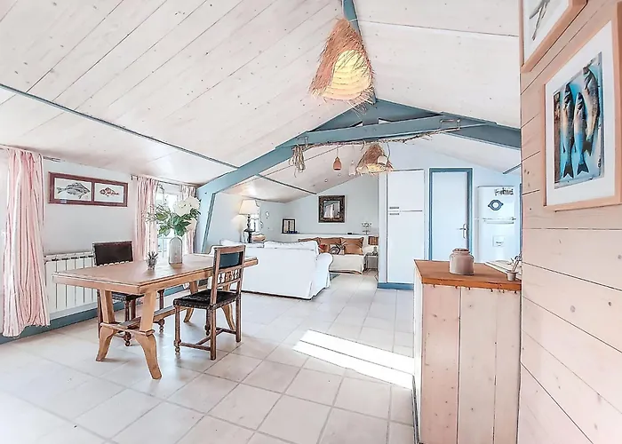 Charme Et Confort En Bord De By Interhome Casa vacanze